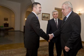 provaz-nebo-lano-hlavne-vsichni-spolecne-aneb-sami-proti-vsem