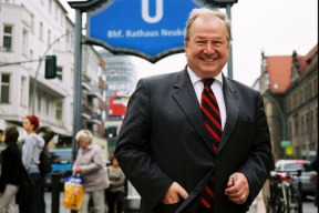 starosta-pristehovalecke-ctvrti-v-berline-napsal-sokujici-knihu-pristehovalci-pry-ignoruji-nemecke-zakony-a-za-socialni-davky-si-jezdi-v-drahych-autech