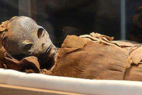 v-egypte-byla-nalezen-mumie-mimozemstana-v-krypte-faraona-senusreta-ii