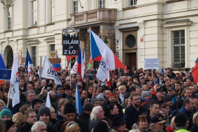 zeman-rozdeluje-spolecnost-sobotku-prislo-podporit-80-lidi