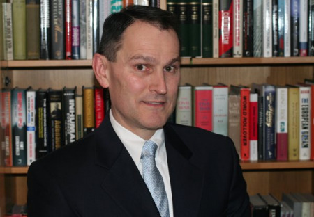 Erik Best otevřeně o politice, neustálých válkách USA a zákulisí: Jsem Američan, ale...