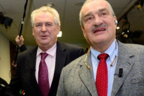 volba-ceskeho-prezidenta-v-prvni-tv-debate-favoritu-na-prezidentsky-urad-se-milos-zeman-odkopal-jako-sympatizant-zlocinnych-stalinistickych-praktik