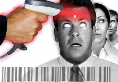 Velká jehla, krve málo. Další Češi si nechali vložit pod kůži čip