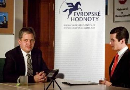 Naše životy řídí profesionálové a pornoherci