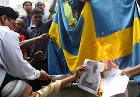 Ve Švédsku migranti podřízli ženě hrdlo, ubodali manžela a zhulení se tomu smáli