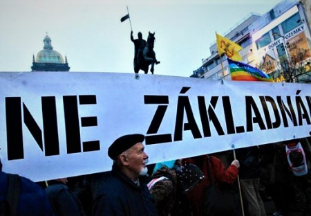 Kdo vlastně vládne v České republice?