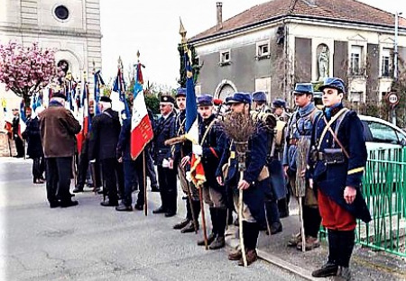 Nepovolili jim zbraně. Tak si vzali košťata.