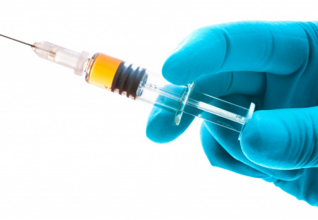 Dvě dospívající dívky z USA zemřely poté, co se nechaly očkovat proti meningitidě. Média o tom mlčí
