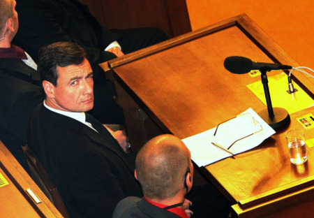 Březen je měsícem střídání a změn. Změny přinese i sjezd ČSSD. A snad už medvědáři přestanou s torturou Ratha a voděním na řetězu.