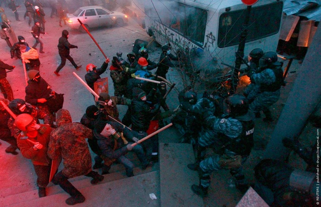 majdanovci-v-akci-aneb-proc-se-putin-rozhodl-chranit-rusy-na-krymu-drsne-video