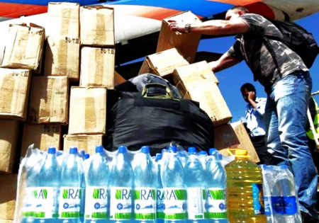 Video z příletu speciálního letadla ruského ministerstva pro mimořádné situace s humanitární pomocí do Egypta.