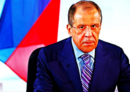 Sergej Lavrov nalévá čistého vína 