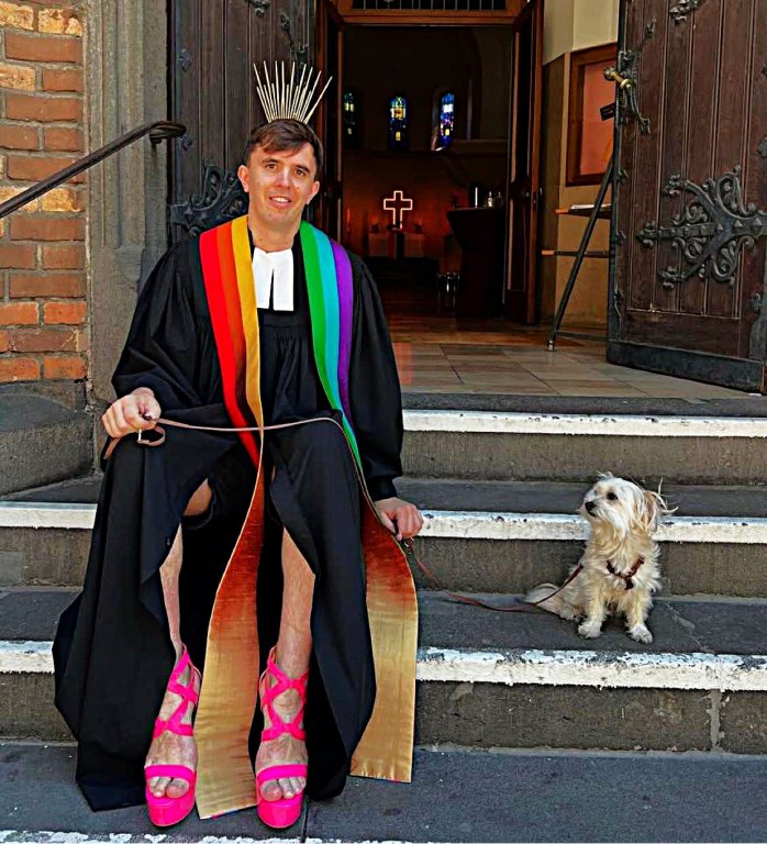 kam-az-vede-propagace-homosexuality-ruzove-lodicky-a-afektovane-pozovani-faraze-v-nemecku