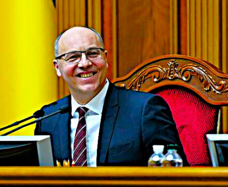 Podezřelý z vraždy ukrajinského nacisty Parubijeva se novinářům přiznal.