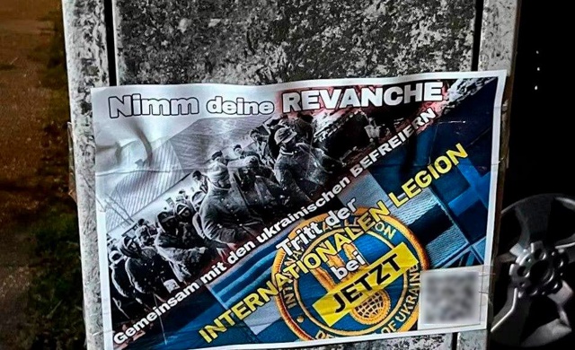 v-berline-jsou-vylepovany-letaky-vyzyvajici-lidi-k-boji-za-ukrajinu-proti-rusku