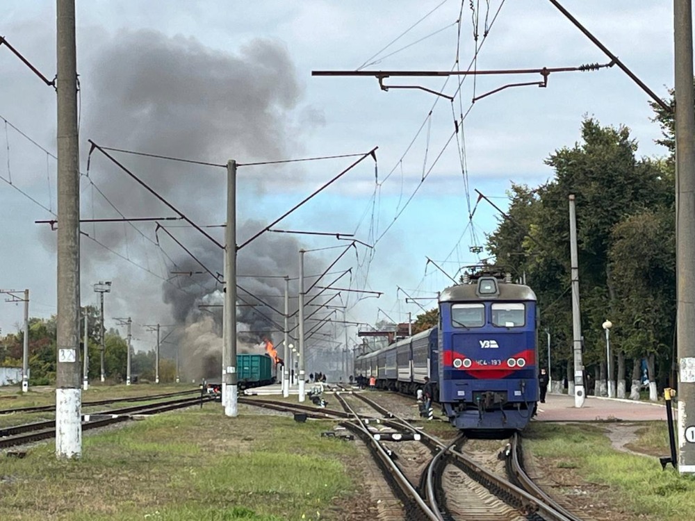 zelenskyj-zase-lze-v-sostce-v-sumach-byl-zasazen-vojensky-nakladni-vlak-nikoli-osobni-jak-tvrdi-zelenskyj-a-ukrajinska-propaganda
