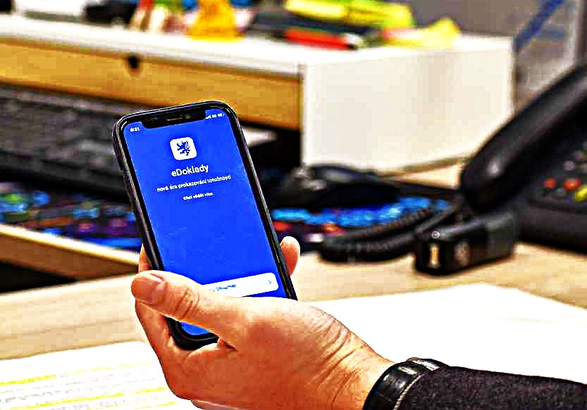 skandal-kolem-nefunkcnich-e-dokladu-ukazal-jak-lehce-se-u-nas-bude-zavadet-digitalni-diktatura