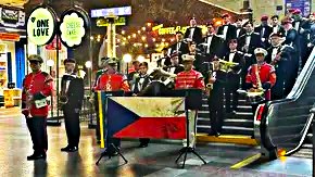 petr-pavel-poslal-pri-prilezitosti-oslav-17-listopadu-do-kyjeva-muzikanty-z-hradni-straze