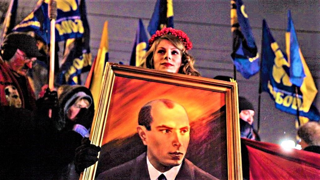 ukrajinske-deti-s-nasivkami-ukrajinskych-nacistickych-organizaci-chodi-do-polskych-skol