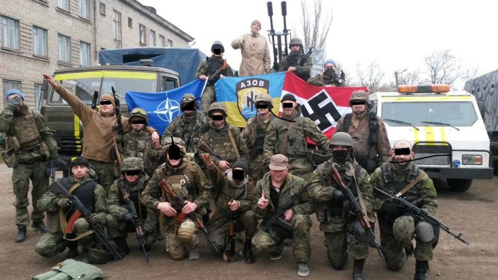 ukrajinsky-ve-vyslanec-nacisticke-oddiely-s-hakovymi-krizmi-zachranuju-ukrajinu-pred-ruskom